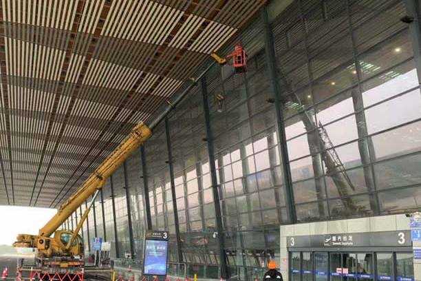 梁子湖玻璃幕墙维护和保养